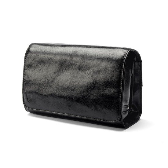 Mens Leather Hanging Wash bag closed Mens Leather Hanging Wash bag closed